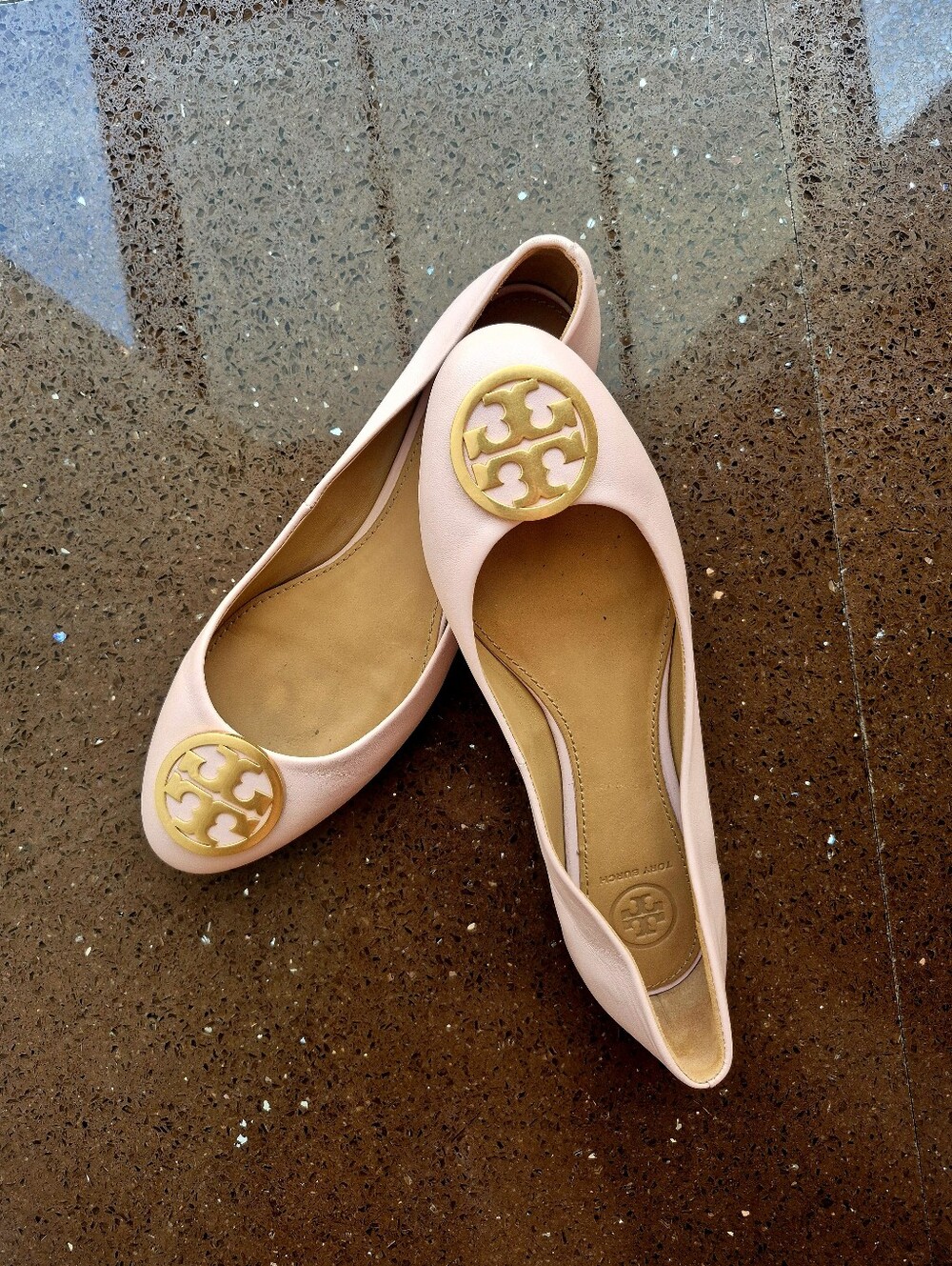 Tory Burch Blush Pink Leather Ballet Flats with Gold Logo - Picture 2 of 4